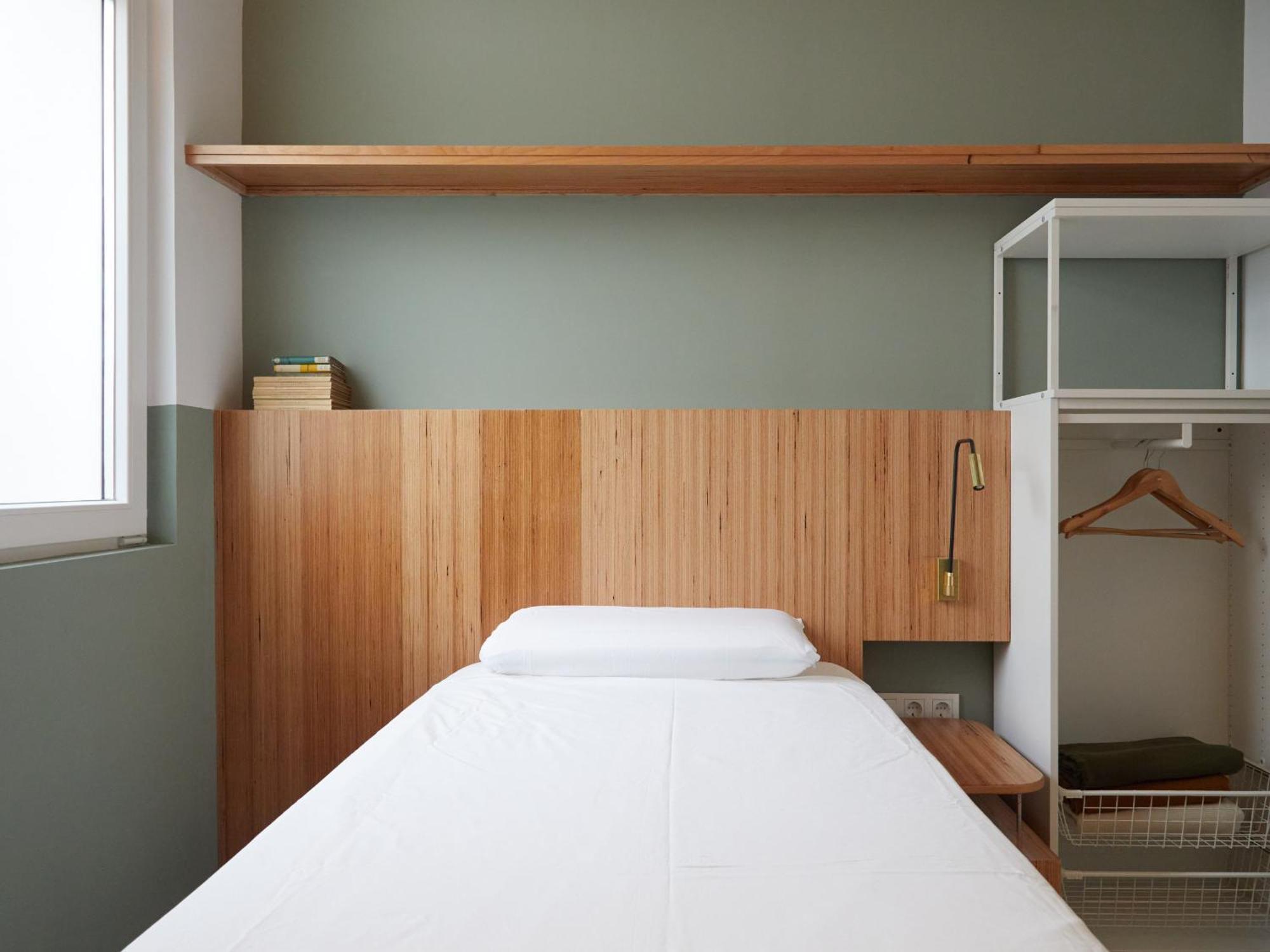 Ola Living Hostal Tetuan マドリード エクステリア 写真
