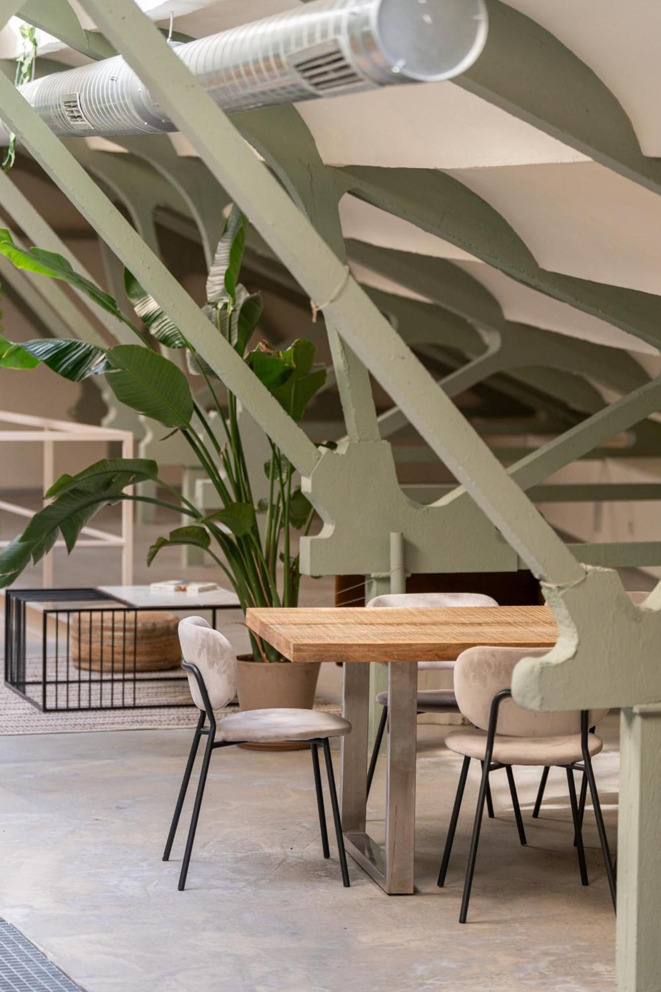Ola Living Hostal Tetuan マドリード エクステリア 写真