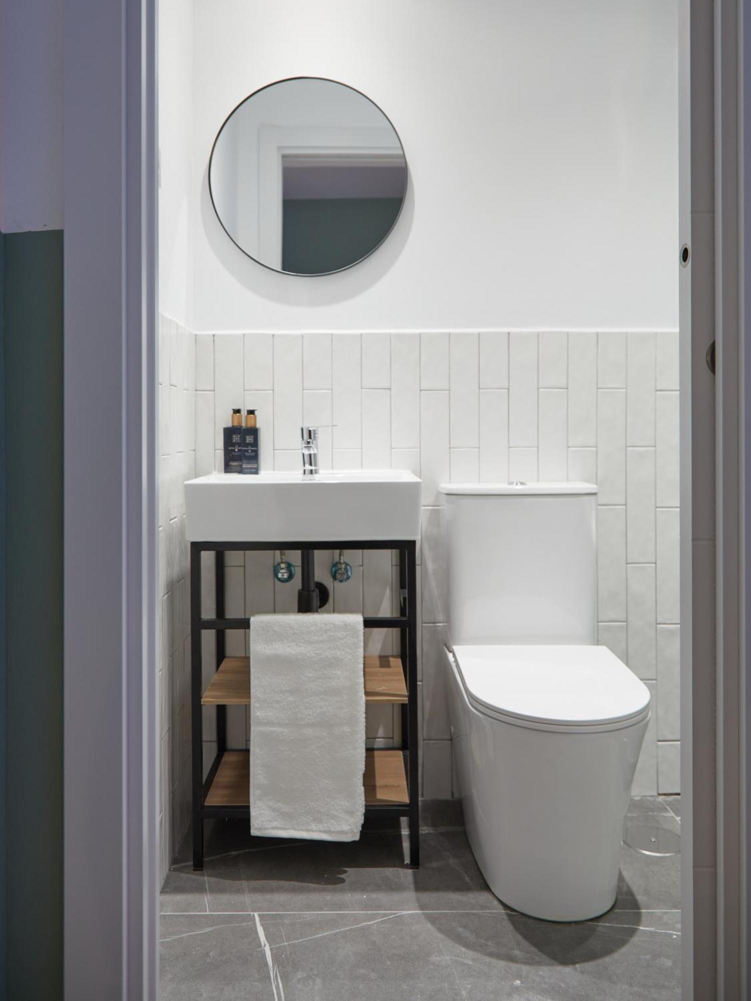 Ola Living Hostal Tetuan マドリード エクステリア 写真