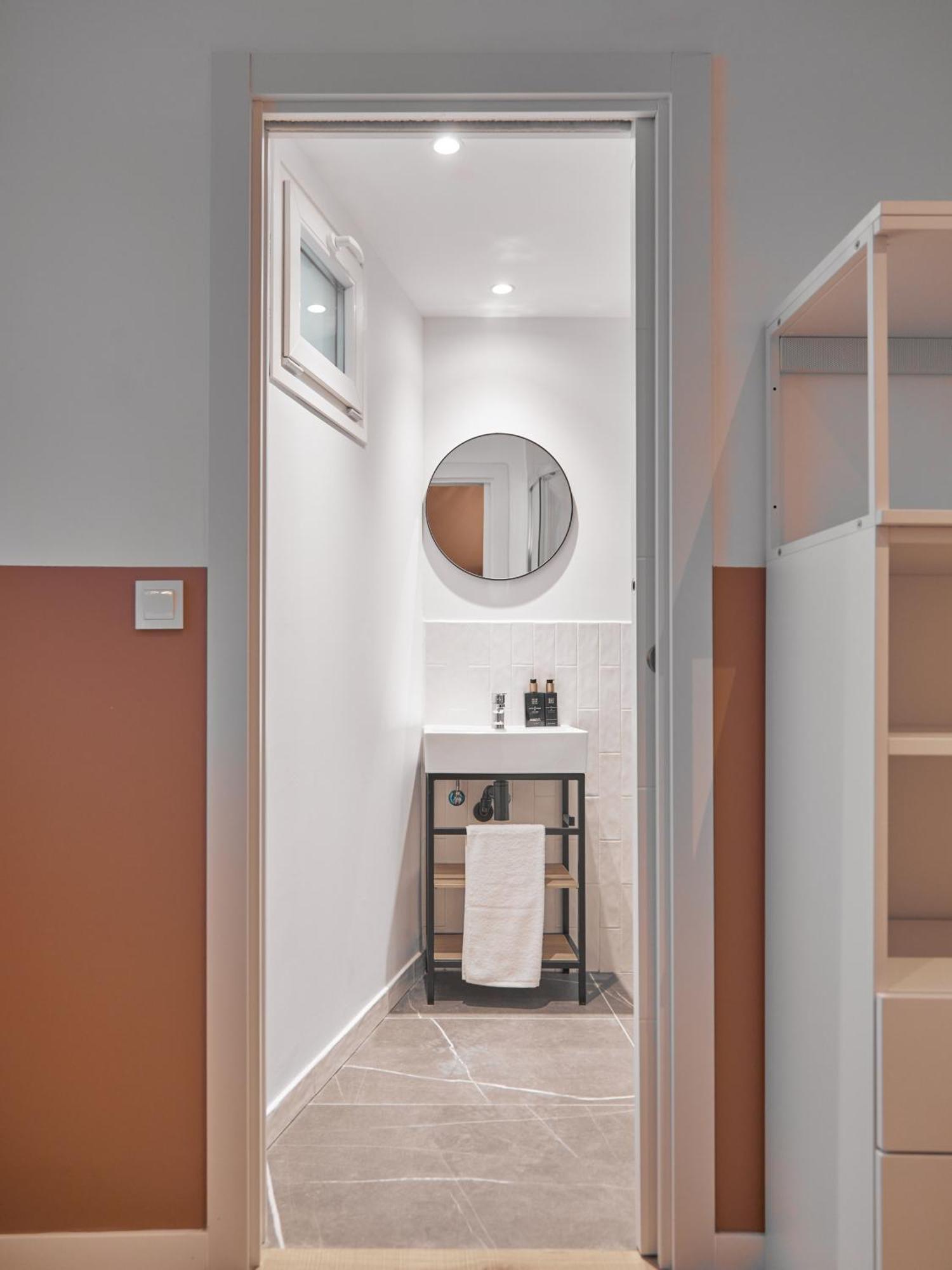 Ola Living Hostal Tetuan マドリード エクステリア 写真